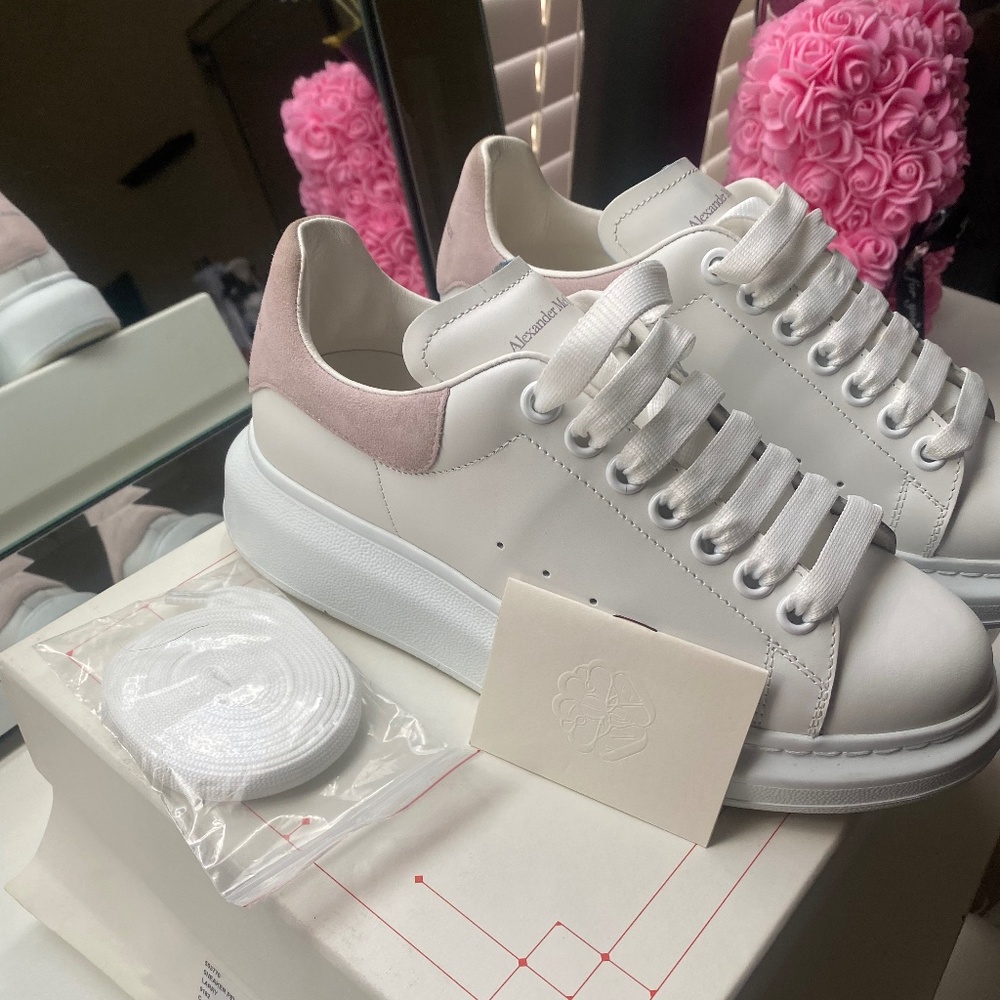 AUTHENTIC ALEXANDER MCQUEENS